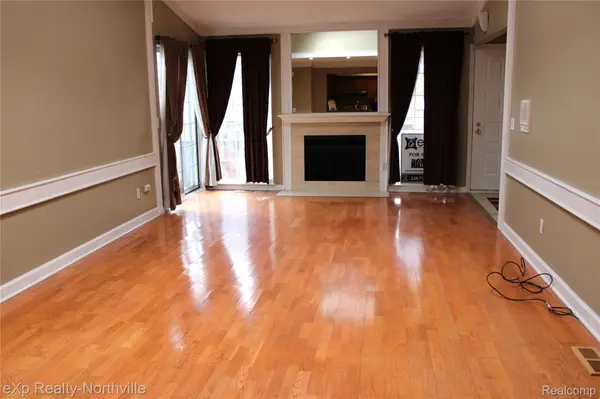 6651 Hearthside CT #1, West Bloomfield Charter Township, MI 48322