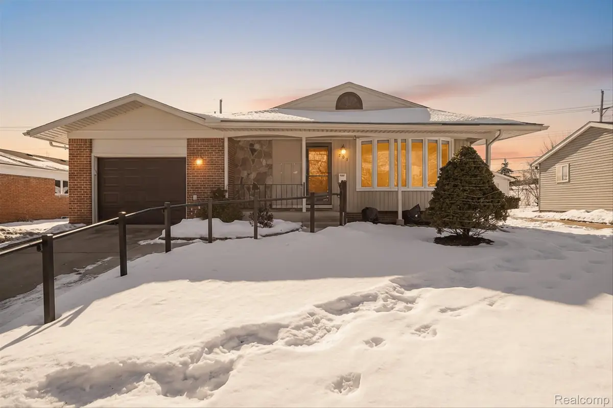 201 Ely DR S, Northville, MI 48167