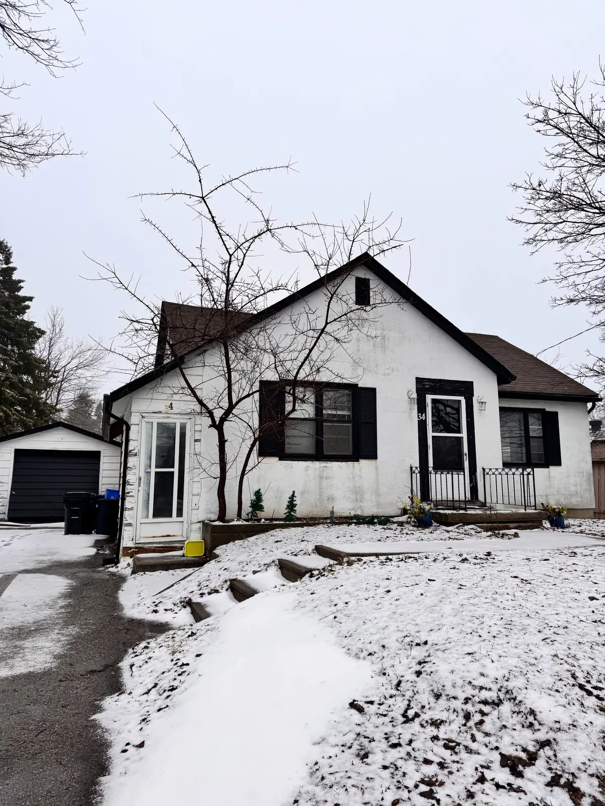 34 Cundles RD E, Barrie, ON L4M 2Z5