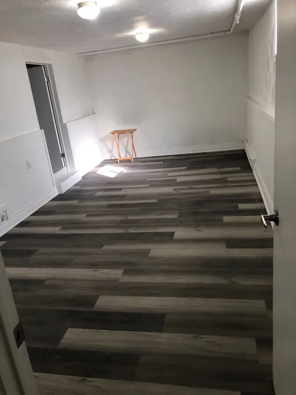 34 Cundles RD E, Barrie, ON L4M 2Z5