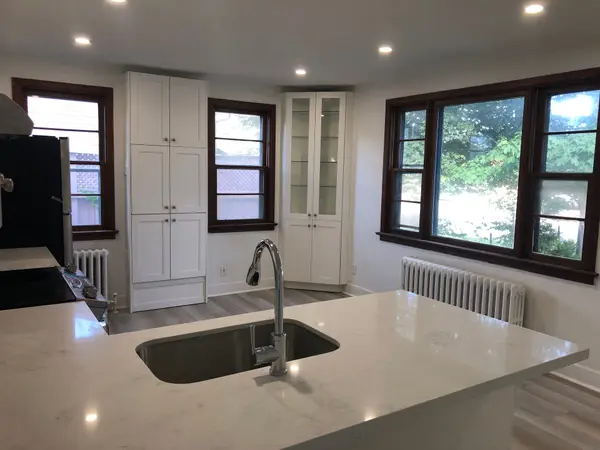 34 Cundles RD E, Barrie, ON L4M 2Z5