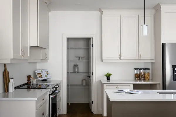 325 Harvest LN, Thames Centre, ON N0L 1G2