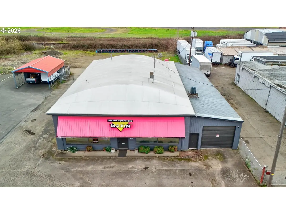 890 N MAIN ST, Independence, OR 97351