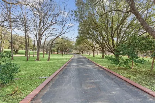 3429 River Oaks Drive, Woodway, TX 76712