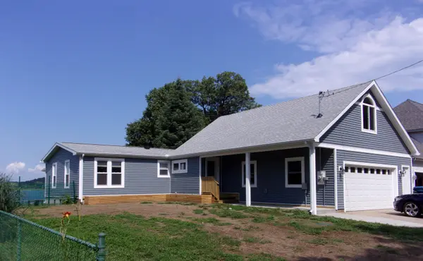 11178 E Shore DR, Barry Twp, MI 49046