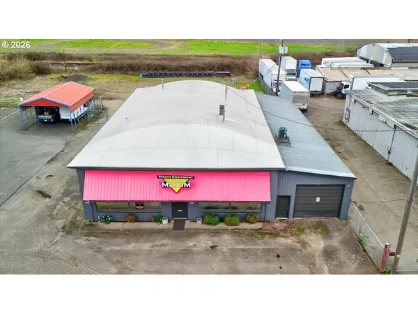 890 N MAIN ST, Independence, OR 97351