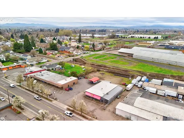 890 N MAIN ST, Independence, OR 97351