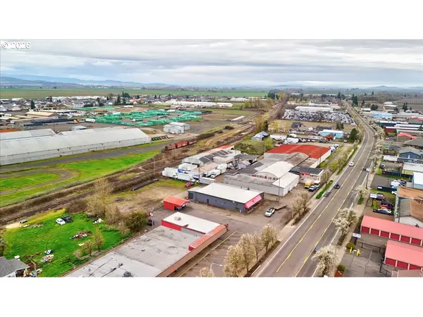 890 N MAIN ST, Independence, OR 97351