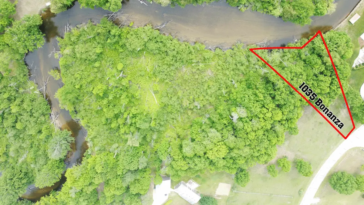 1035 Bonanza LN, Lake Isabella, MI 48893