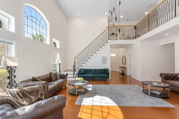 24 Bluffs Ct, Hamburg Boro, NJ 07419