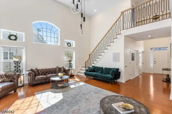 24 Bluffs Ct, Hamburg Boro, NJ 07419