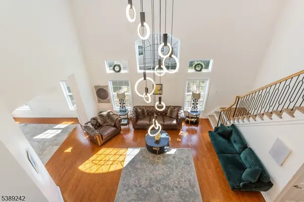 24 Bluffs Ct, Hamburg Boro, NJ 07419