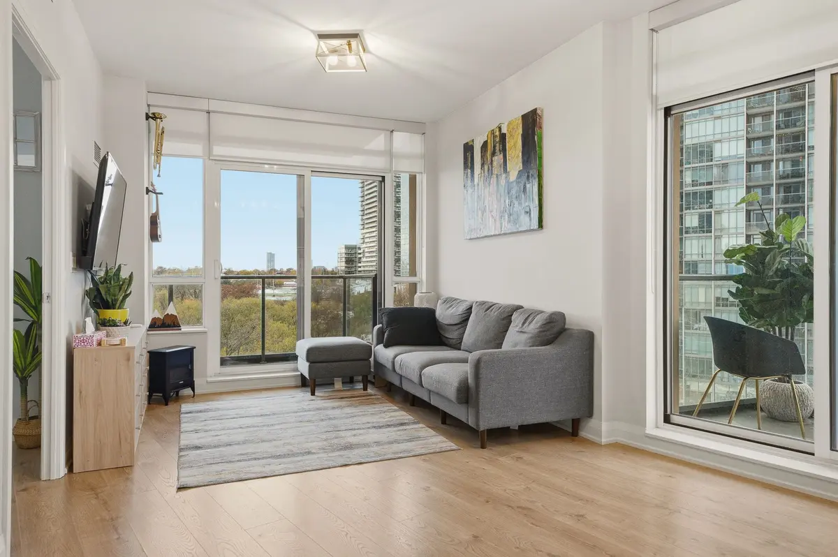 36 Park Lawn RD #605, Toronto W06, ON M8V 0E5