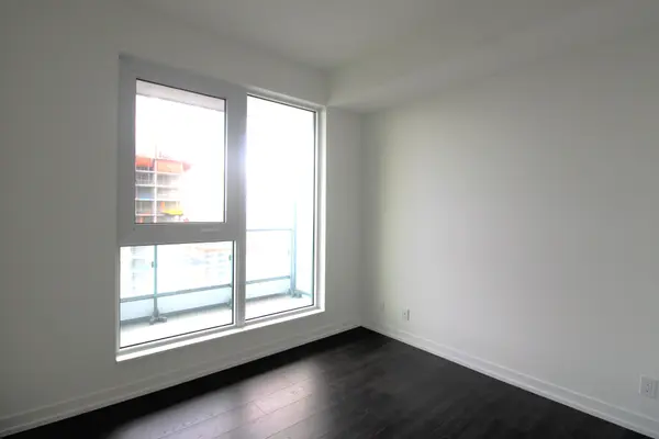 950 Portage Pkwy #3702, Vaughan, ON L4K 0J7