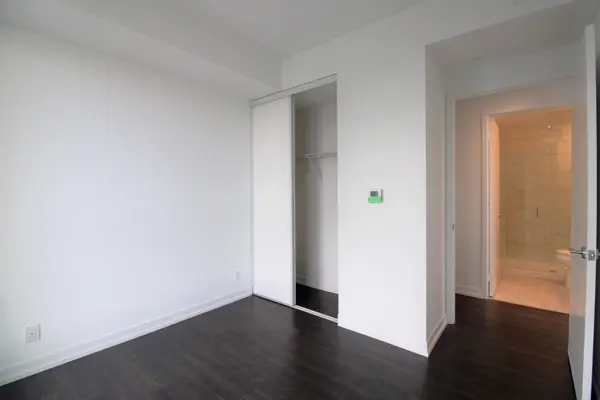 950 Portage Pkwy #3702, Vaughan, ON L4K 0J7