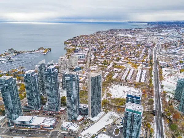 36 Park Lawn RD #605, Toronto W06, ON M8V 0E5