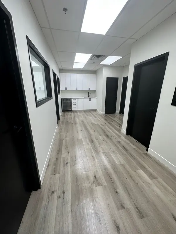 472 Morden RD #203, Oakville, ON L6K 3W4