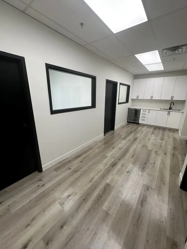 472 Morden RD #203, Oakville, ON L6K 3W4