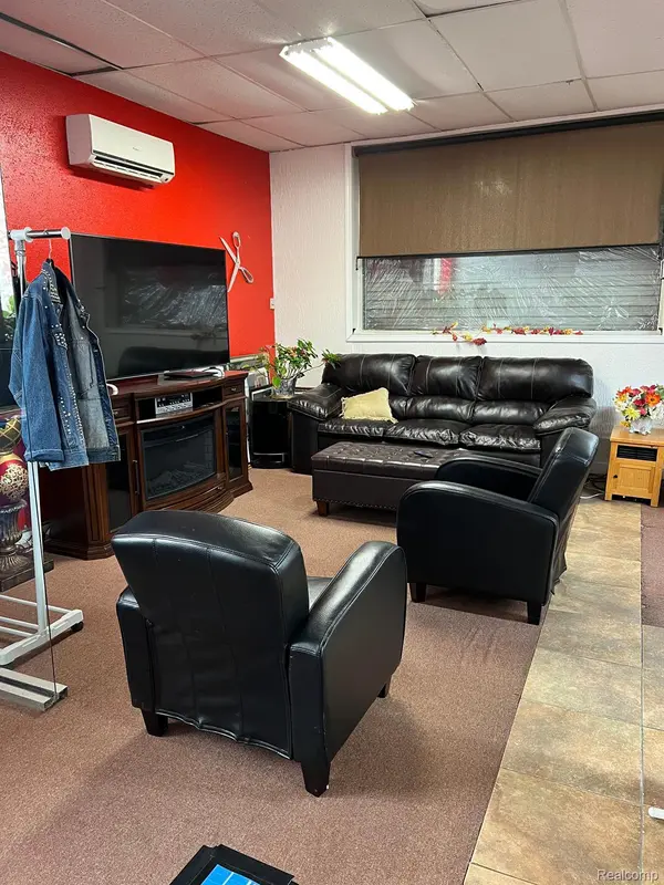 18971 Greenfield Road, Wayne, MI 48235