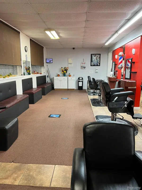 18971 Greenfield Road, Wayne, MI 48235