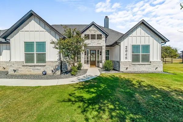 2045 Sunset Ridge Drive, Weatherford, TX 76087