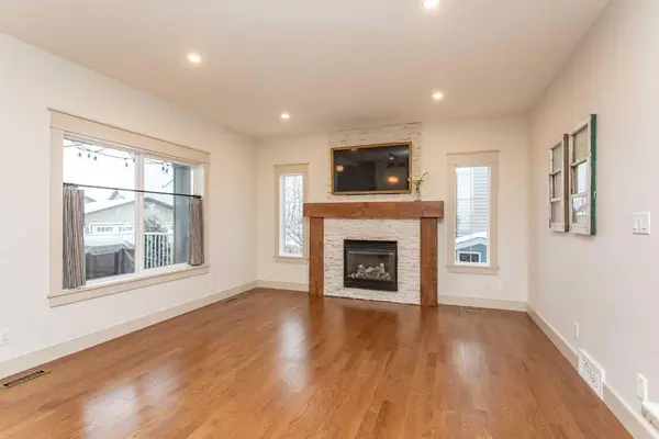 32 Carter Close, Red Deer, AB T4P 0G5