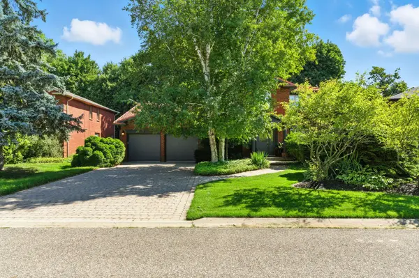 91 Abbey Close, Hamilton, ON L9G 4K9