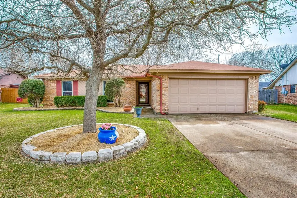 1812 Tobie Layne Street, Benbrook, TX 76126