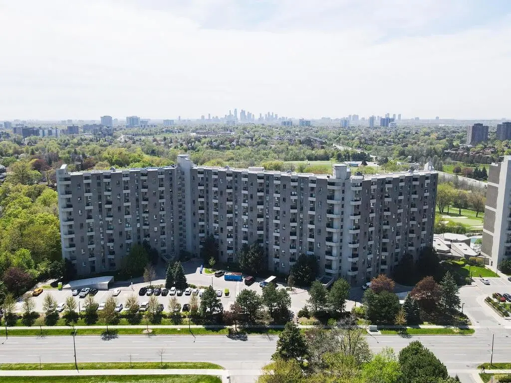 288 Mill RD #F19, Toronto W08, ON M9C 4X7