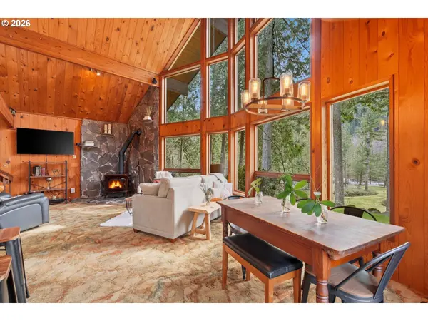 57206 E MARMOT RD, Sandy, OR 97055