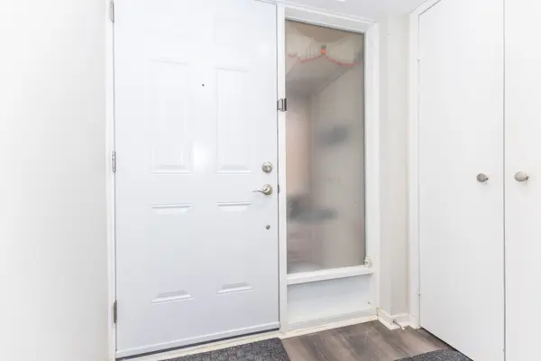 90 Castlebury CRES #2, Toronto C15, ON M2H 1W8