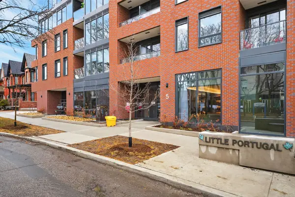 5 Lakeview AVE #222, Toronto C01, ON M6J 0H3