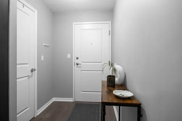 38 Grand Magazine ST #1043, Toronto C01, ON M5V 0B1