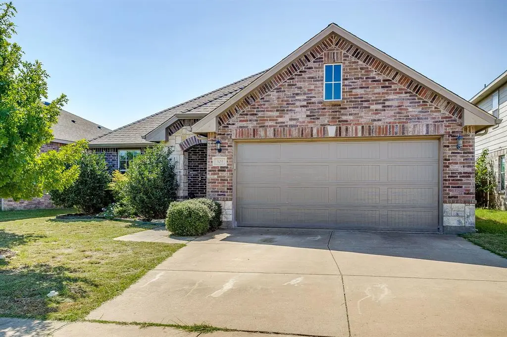 305 Chalkstone Drive, Fort Worth, TX 76131