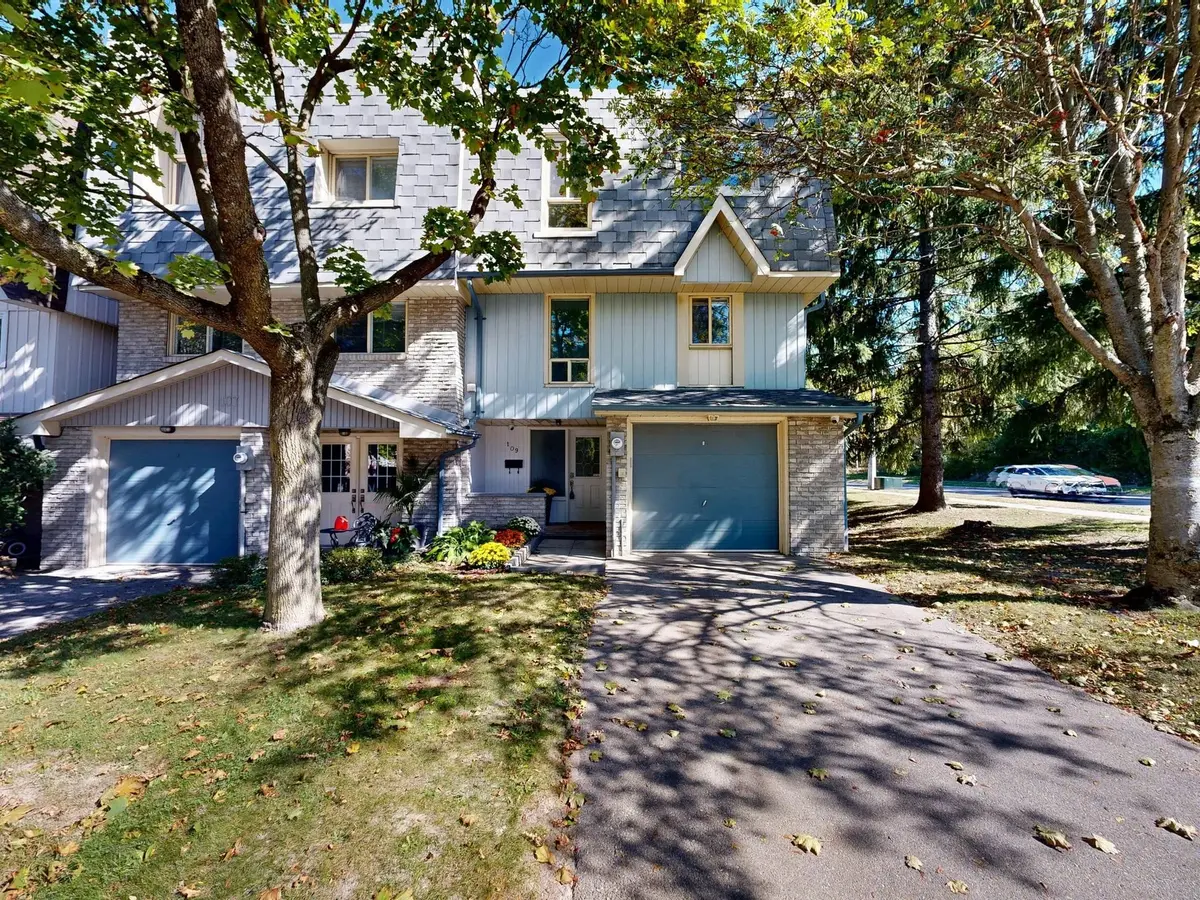 109 Poplar CRES, Aurora, ON L4G 3M4