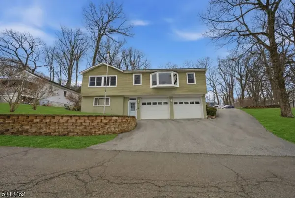 335 Elmira Trl, Hopatcong Boro, NJ 07843