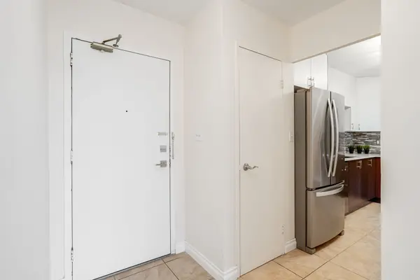 5 Vicora Linkway N/A #1602, Toronto C11, ON M3C 1A4