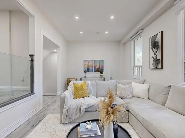 109 Poplar CRES, Aurora, ON L4G 3M4