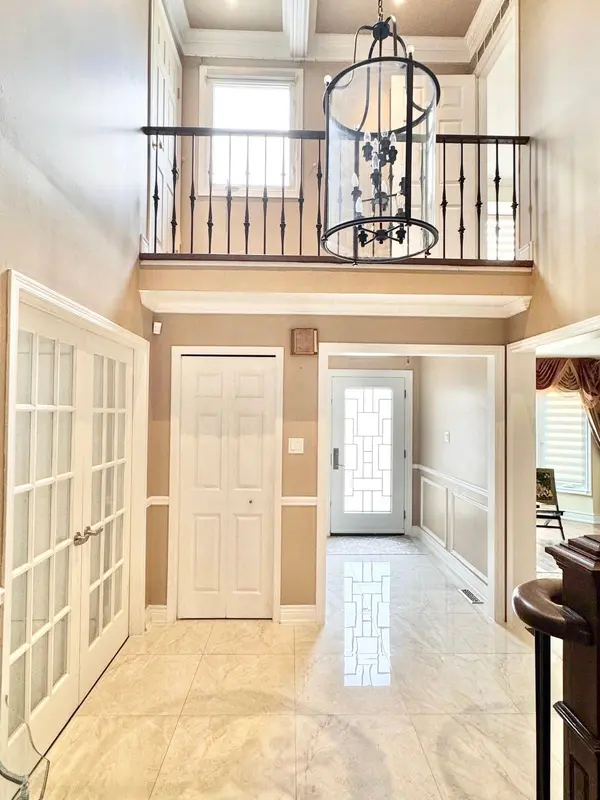 5715 Riverdale CRES, Mississauga, ON L5M 4R3