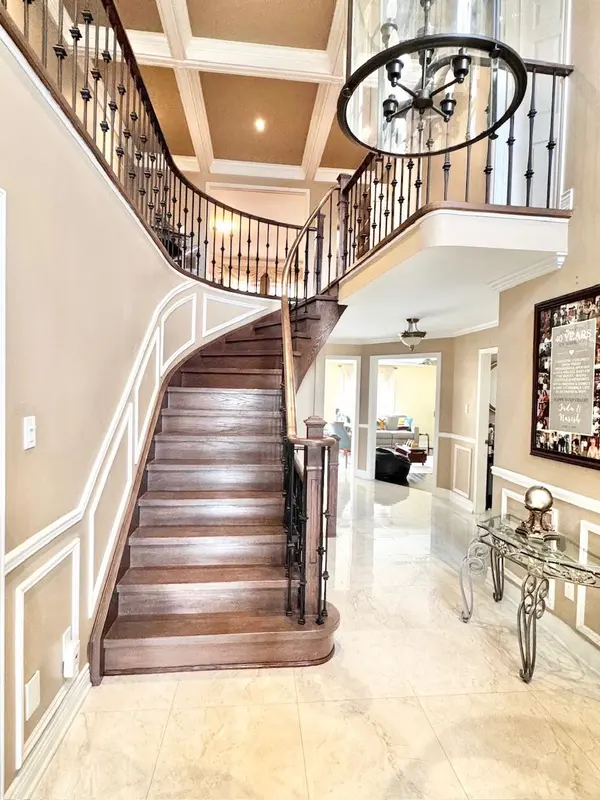 5715 Riverdale CRES, Mississauga, ON L5M 4R3