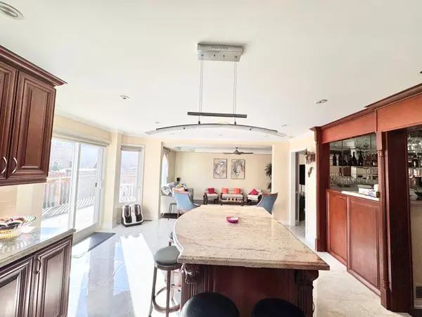 5715 Riverdale CRES, Mississauga, ON L5M 4R3