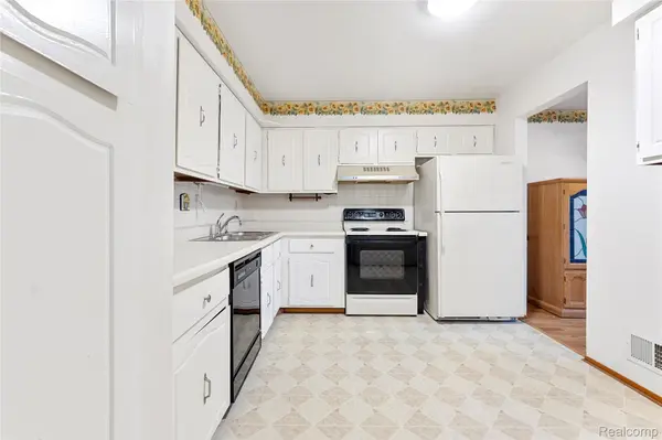 4655 Leisure LN #48, Trenton, MI 48183