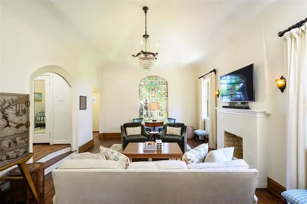 6934 Hammond Avenue, Dallas, TX 75223