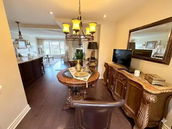 18 Wyndcliff CRES, Toronto C13, ON M4A 2K1