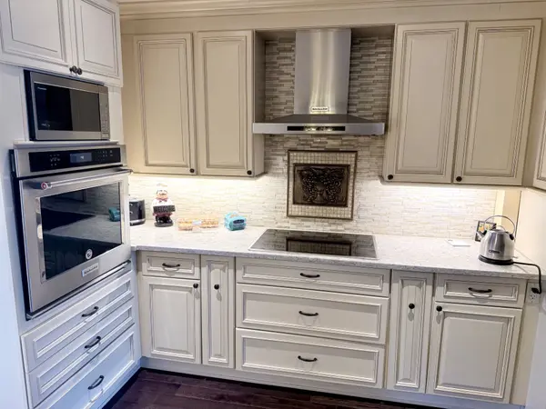 18 Wyndcliff CRES, Toronto C13, ON M4A 2K1