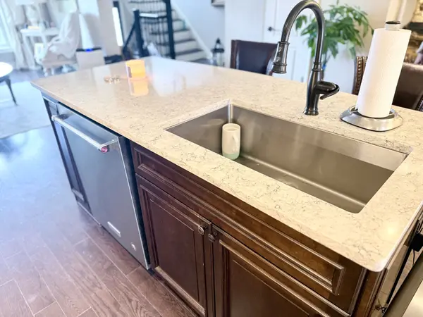 18 Wyndcliff CRES, Toronto C13, ON M4A 2K1