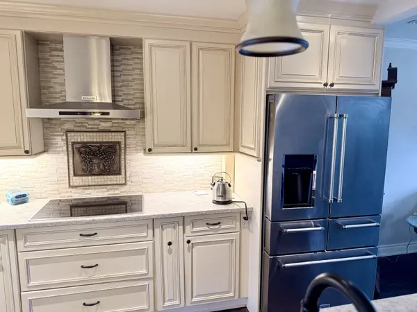 18 Wyndcliff CRES, Toronto C13, ON M4A 2K1