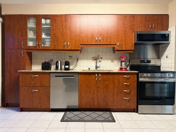 163 Mabley CRES, Vaughan, ON L4J 2Z7