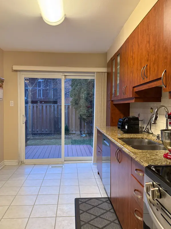 163 Mabley CRES, Vaughan, ON L4J 2Z7