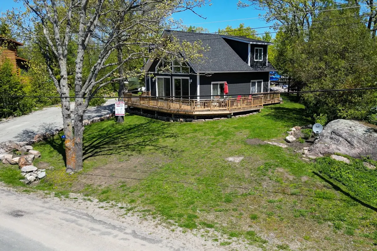 26 Macey Bay RD, Georgian Bay, ON L0K 1S0